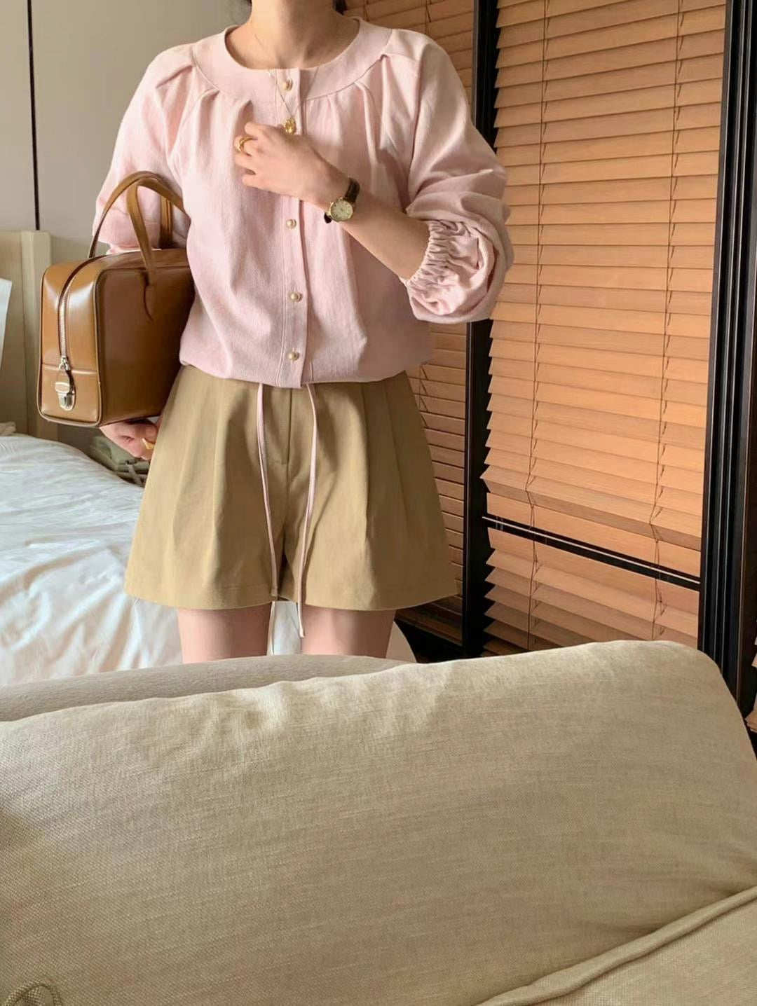 Leia pink blouse with gold button