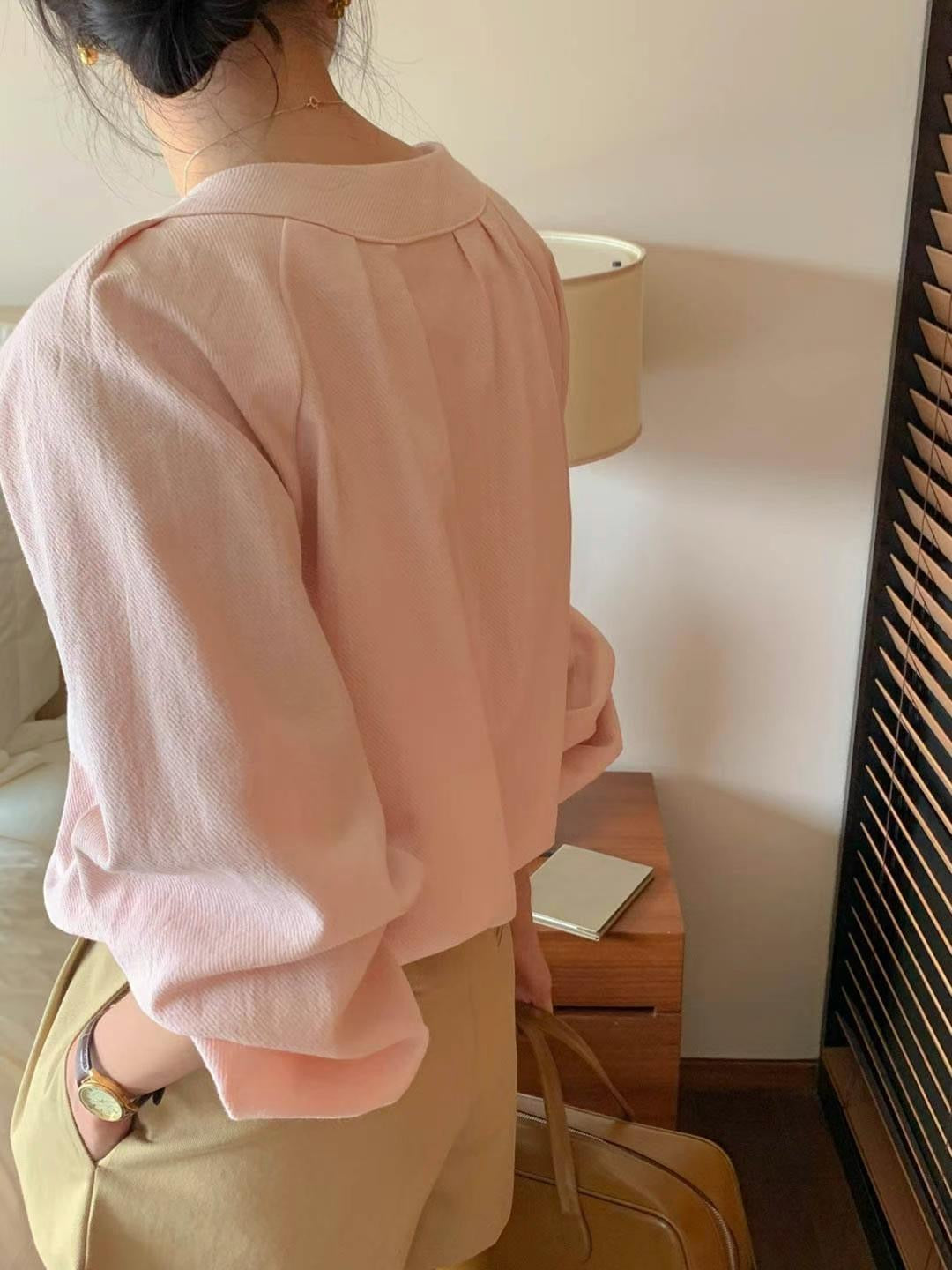 Leia pink blouse with gold button