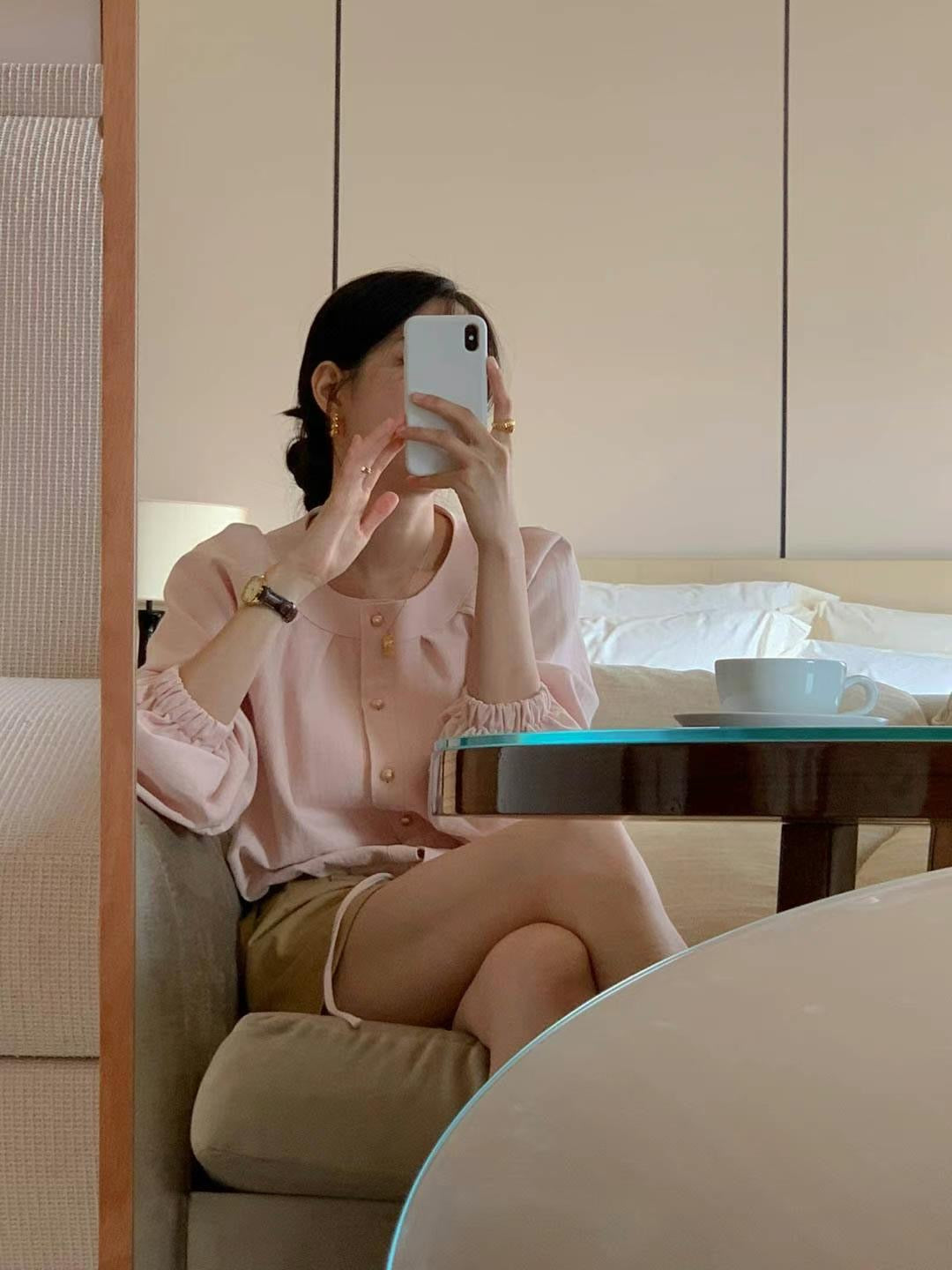 Leia pink blouse with gold button