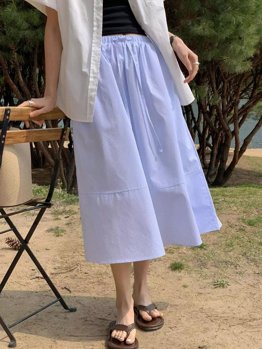 Ice stripe skirt with elastic waistband (light blue)