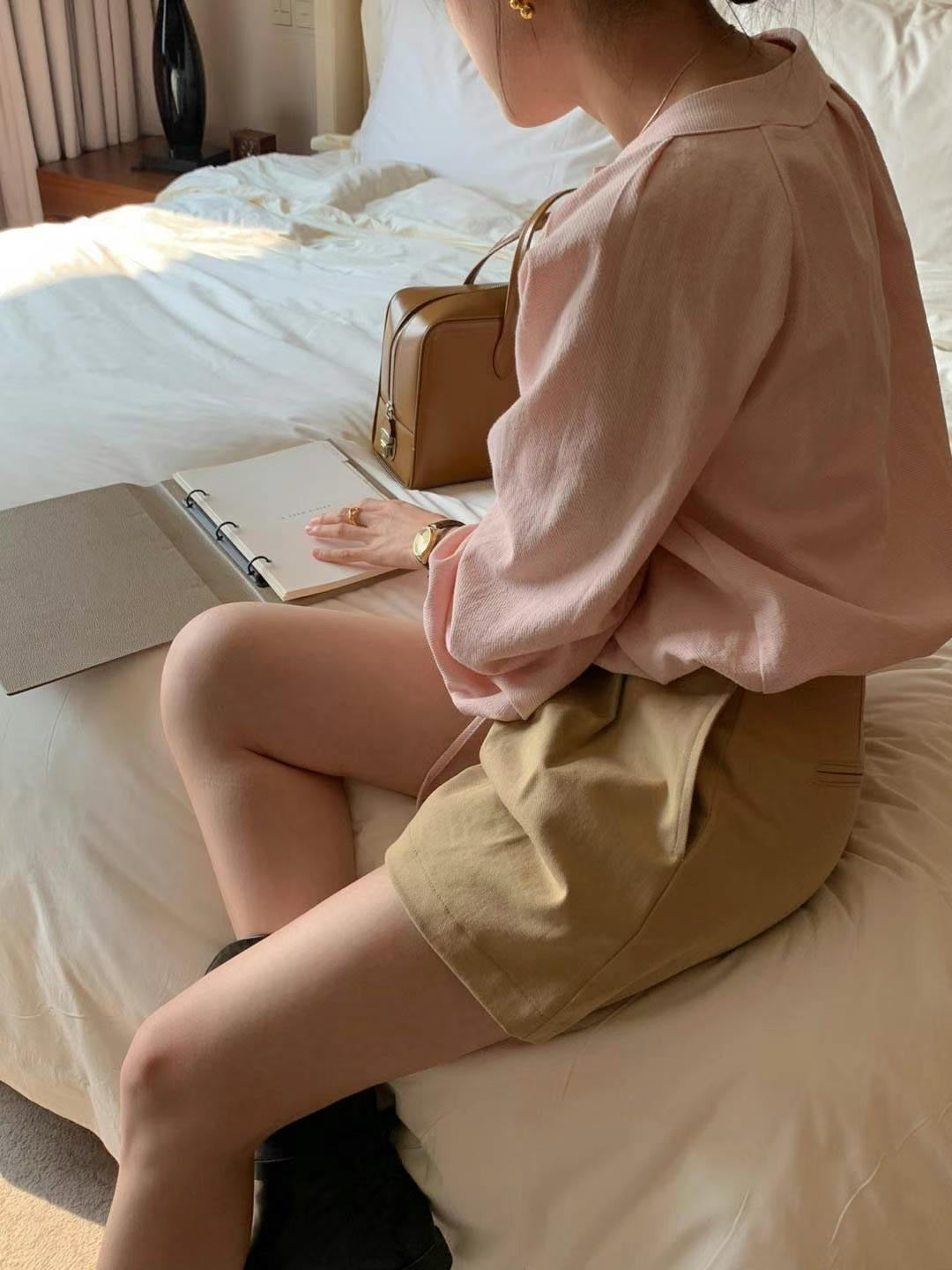 Leia pink blouse with gold button