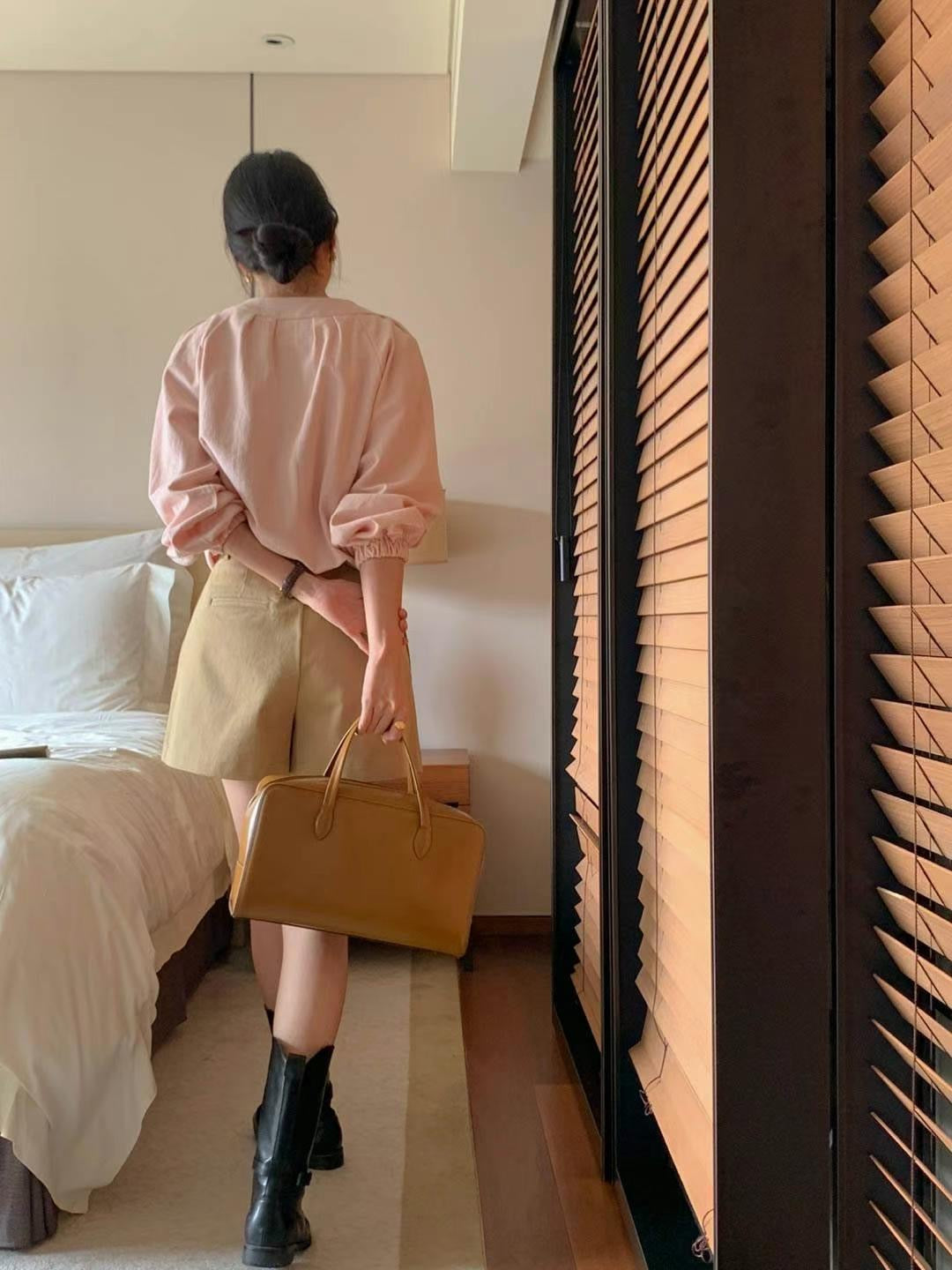 Leia pink blouse with gold button