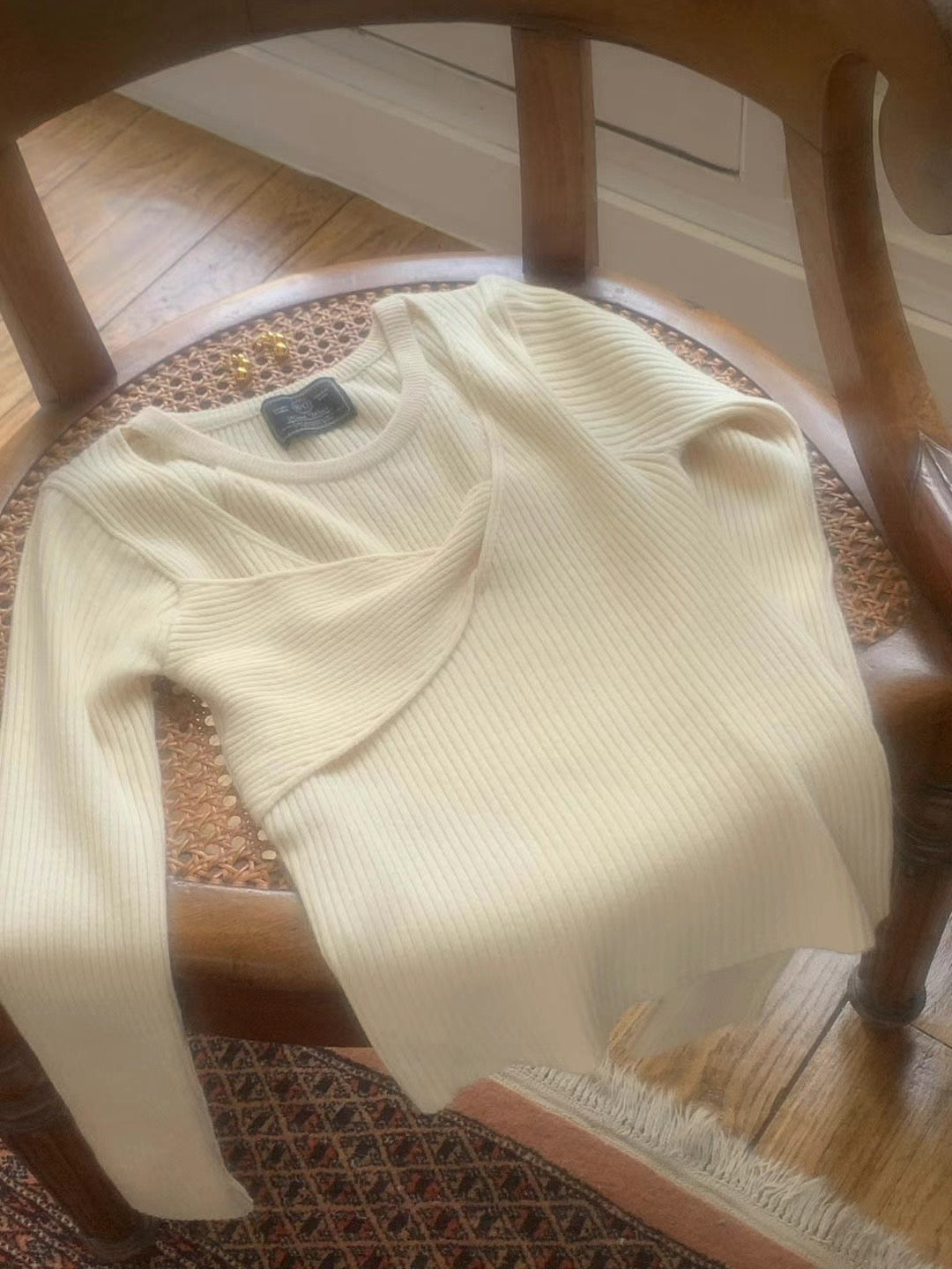 Alice fake two-piece set of long-sleeved knitwear (Cream)