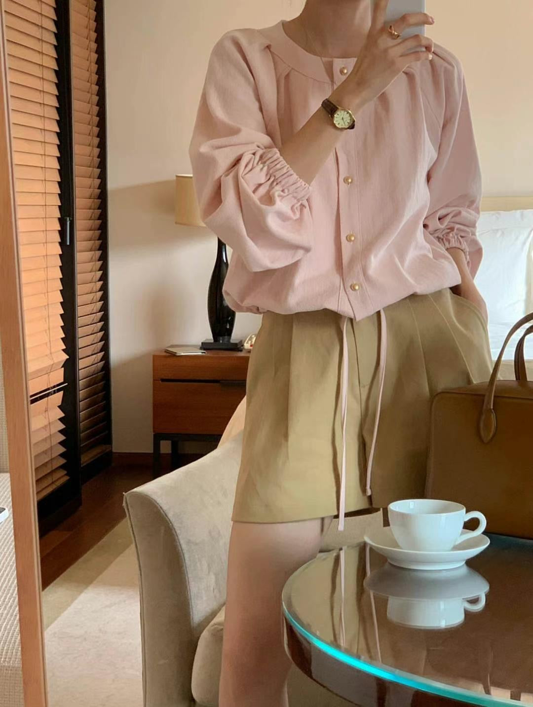Leia pink blouse with gold button