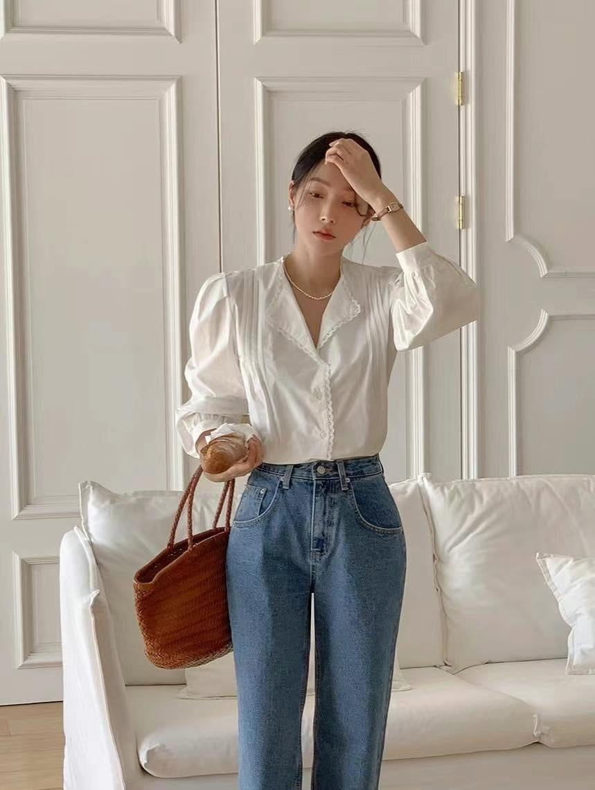 Heart lace pin-tuck blouse
