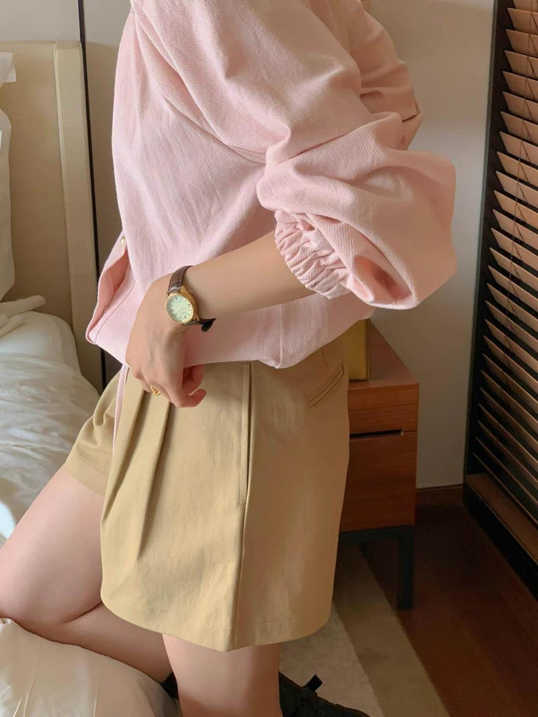 Leia pink blouse with gold button