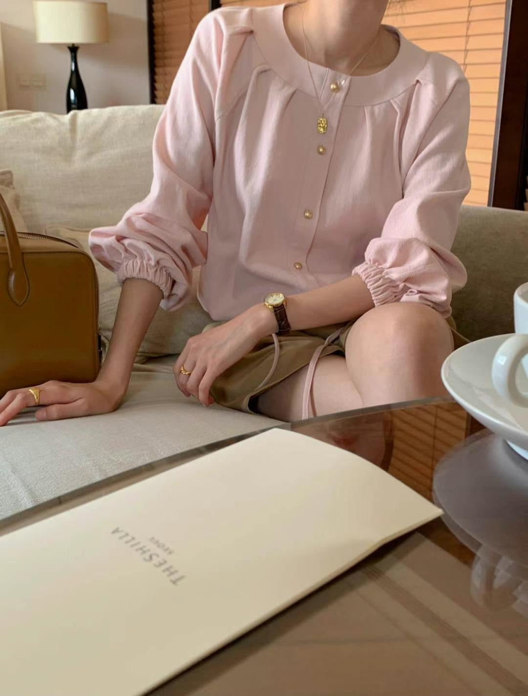 Leia pink blouse with gold button